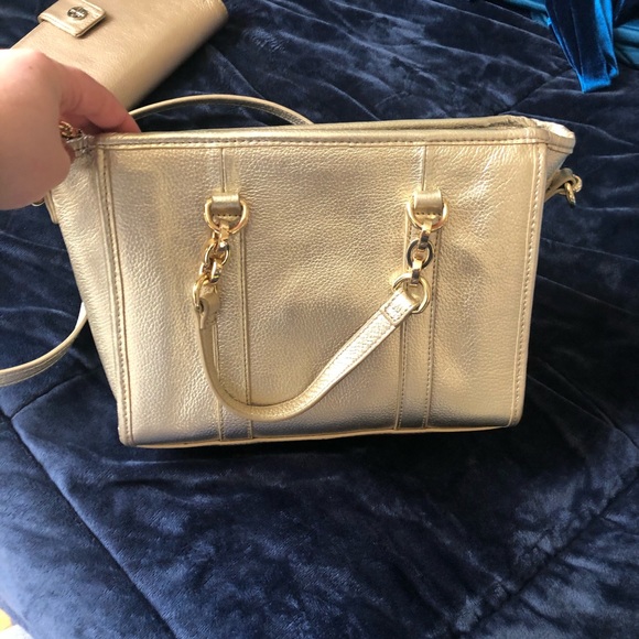 Golden Tommy Hilfiger shoulder bag - Picture 4 of 4